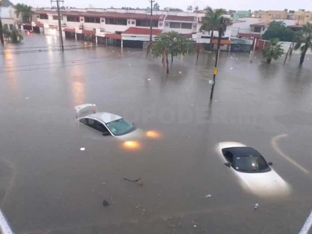 Intensas lluvias generan daños en Mazatlán