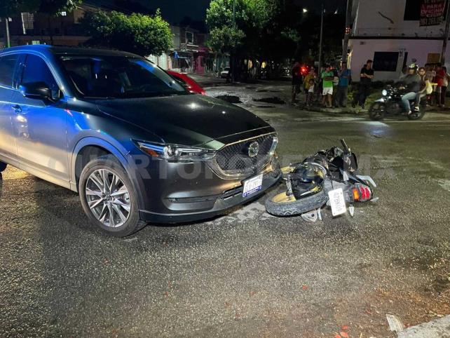 Motociclista es arrollado por vehículo en el barrio Hidalgo