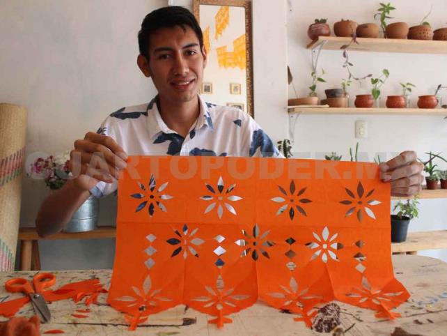 Rescatan arte del papel picado en Día de Muertos