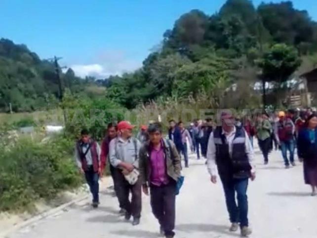 Pobladores piden pavimentación de caminos en Oxchuc