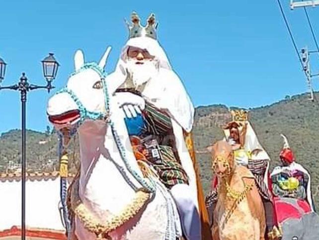 Reyes Magos recorren calles de San Cristóbal