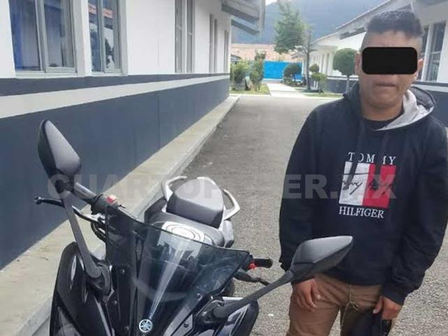 Detienen a ladrón de motocicleta tras una persecución