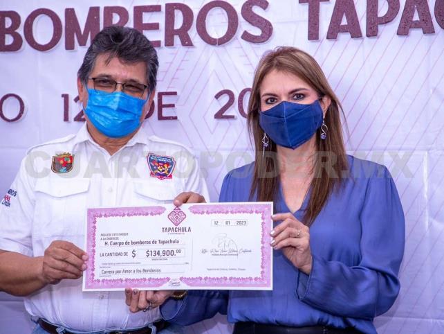 Entrega Urbina más de 556 mil pesos a bomberos