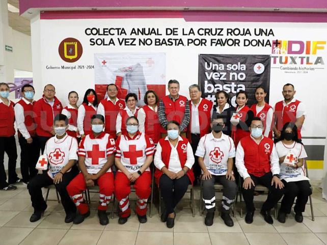 Carlos Morales arranca colecta anual de Cruz Roja