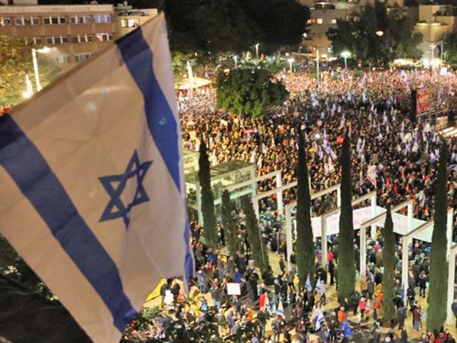 Decenas de miles de israelíes se manifiestan